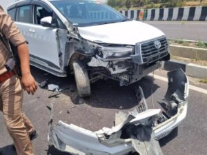 भाजपा के जिलाध्यक्ष की गाड़ी को ट्रक ने मारी टक्कर