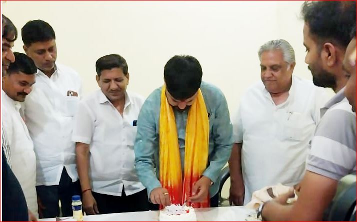 Popular actors of Chhattisgarh भाजपा कार्यकर्ताओं, व्यापारियों ने मनाया विधायक अनुज शर्मा का जन्मदिन