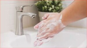 Helth Latest कई खतरनाक बीमारियों को जन्म दे सकती है  टॉयलेट से आकर हाथ न धोना