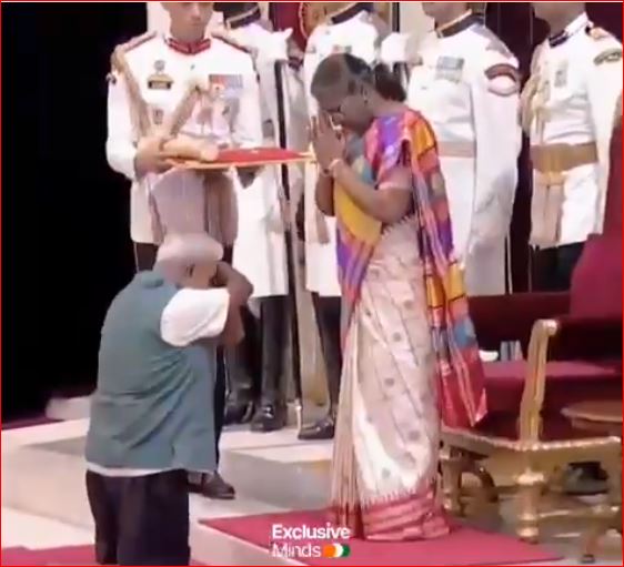 Karnataka पोलियो के कारण दोनों हाथ-पैर गंवा चुके डॉ केएस राजन्ना को देश के चौथे सर्वोच्च नागरिक सम्मान- पद्मश्री से अलंकृत किया गया, देखिये VIDEO