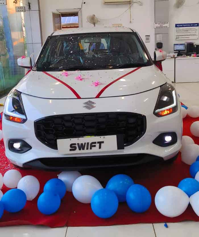 Saraipali Big News सरायपाली मारुति शो रूम में नई कार द इपिक न्यू स्विफ्ट कार की लांचिंग