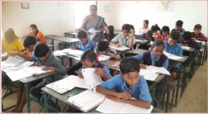 Admission in Eklavya Vidyalaya : एकलव्य विद्यालय में प्रवेश : 28 जिलों में आयोजित प्रवेश परीक्षा में 81.83 प्रतिशत विद्यार्थी हुए शामिल, परीक्षार्थियों का तिलक लगाकर किया स्वागत