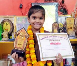 Chhattisgarhi Folk Art Upgradation Forum Bhatapara : छह वर्षीय रेणुका ने बेटी औं तुहंर झन मारौ गा गीत गाकर लोगों को भावविभोर कर दिया