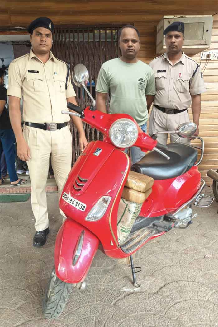 Rescue operation : वेस्पा स्कूटर में लेकर आया लाखों के गांजा के साथ आरोपी  प्रवीण देवांगन  गिरफ्तार