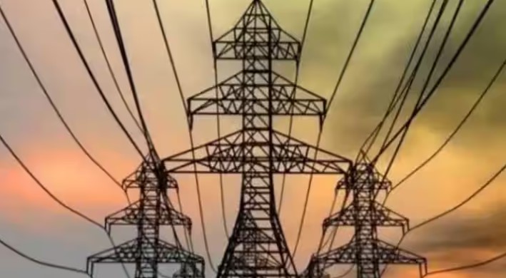 8 से 10 घंटे बिजली कटौती, स्लम इलाकों में बिजली कटौती से मुश्किल