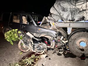 CG News: खड़े ट्रक से भिड़ी पुलिस की 3 गाड़ियां, कॉन्स्टेबल की मौत…