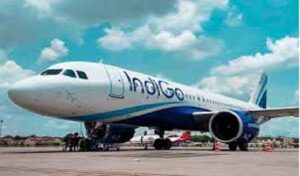 IndiGo flight makes emergency landing : बम की धमकी के बाद इंडिगो विमान की मुंबई में आपात लैंडिंग