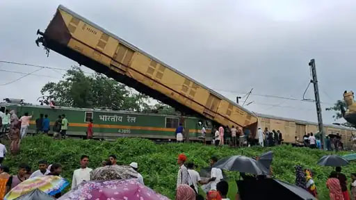Train accident in Darjeeling, 8 people including loco pilot died