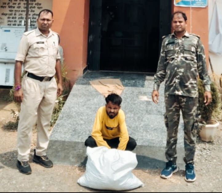 Accused arrested with 5 kg ganja worth Rs. 75 thousand