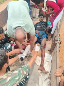 Bijapur naxal news माओवादियों के द्वारा लगाये गये प्रेशर IED की चपेट में आकर ग्रामीण गंभीर रूप से घायल