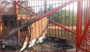 Naxalites set mobile tower on fire : नक्सलियों ने मोबाइल टाॅवर को किया आग के हवाले