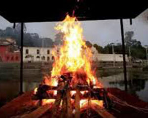 Janjgir-Champa : जल रही थी लाश मुक्तिधाम में, फिर अचानक भड़क गए लोग और जलती चिता को बुझा दी...मामला जान उड़ जायेंगे होश