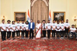 Bhilai Breaking News Today : हिमालय की चोटियों पर 13वीं बार तिरंगा फहरा कर लौटी एवरेस्ट विजेता भिलाई की सविता
