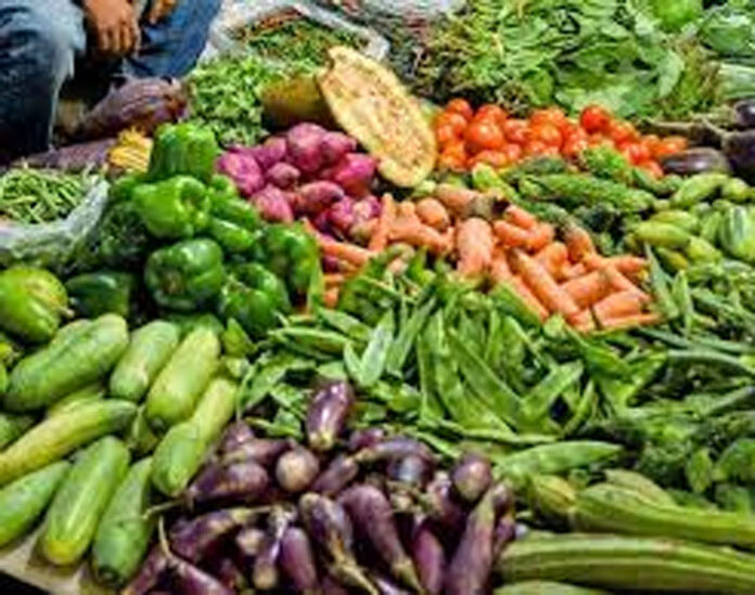 Price Of Vegetables : महंगाई ने बिगाड़ा घर का बजट, टमाटर के साथ सातवें आसमान पर पहुंचा हरी सब्जियों का भाव, देखें ताजा रेट