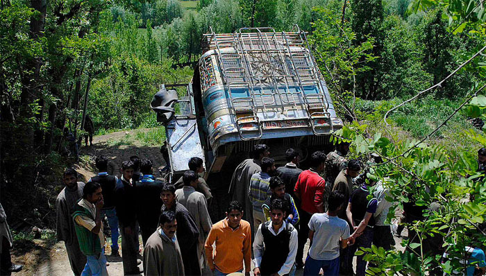 Jammu-Kashmir Accident News : जम्मू-कश्मीर के पुंछ में भीषण हादसा, खाई में बस गिरने से 11 की मौत