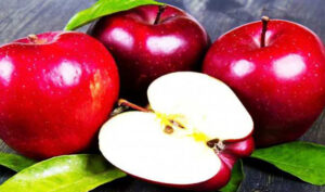 Wax Coated Red Apple : लाल सेब के साथ कहीं आप भी तो नहीं खा रहे मोम? फल से यूं हटाएं वैक्स कोटिंग