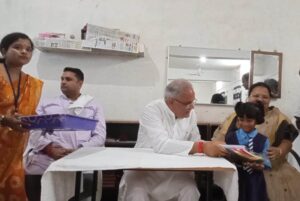 CM Surprise Visit : मुख्यमंत्री का बालिका छात्रावास में सरप्राइज़ विजिट