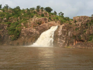 Hazra Falls of Gondia : गोंदिया के हाजरा जलप्रपात की पहाड़ियों में दिखेगा मनाली जैसा नजारा...एक बार जाए जरूर