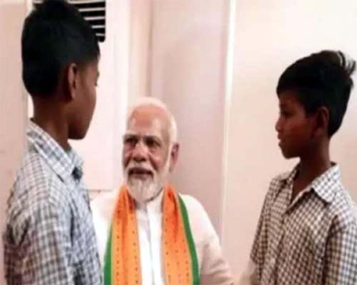 PM Modi Meets TwoTribal Brothers : कौन हैं अवि और जय जिन्होंने बचपन में अपने माता-पिता को खो दिया, जिनसे मिलने, रैली में देर से पहुंचे PM मोदी