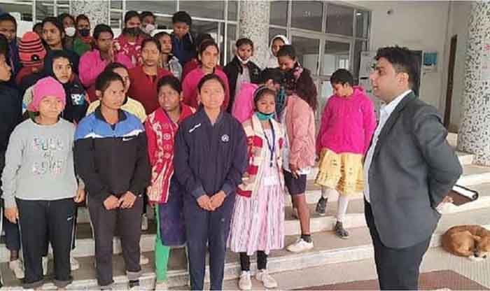 Ranchi Jharkhand News : देर रात स्कूल हॉस्टल से भागी 61 लड़कियां, मामला जानने पढ़िये पूरी खबर