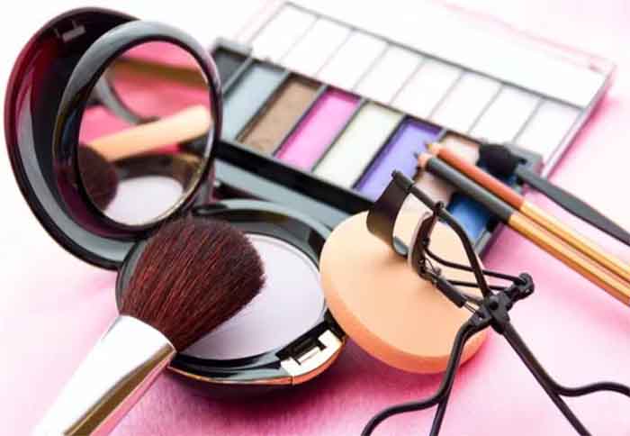 Makeup Tips : अगर आपको भी नहीं पसंद है मेकअप, तो अपनाएं ये टिप्स