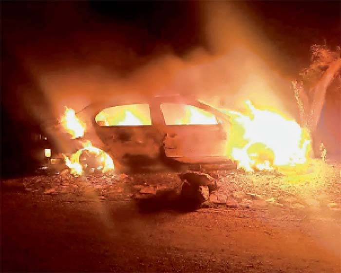 Gorela Pendra Marwahi : बेकाबू कार पेड़ से जा टकराई कार में लगी भीषण आग, दो लोग जले जिंदा