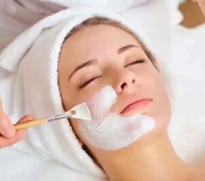 Skin Care : चेहरे की त्वचा को मक्खन की तरह मुलायम बनाने के लिए क्रीम में मिलाएं बस ये चीजें