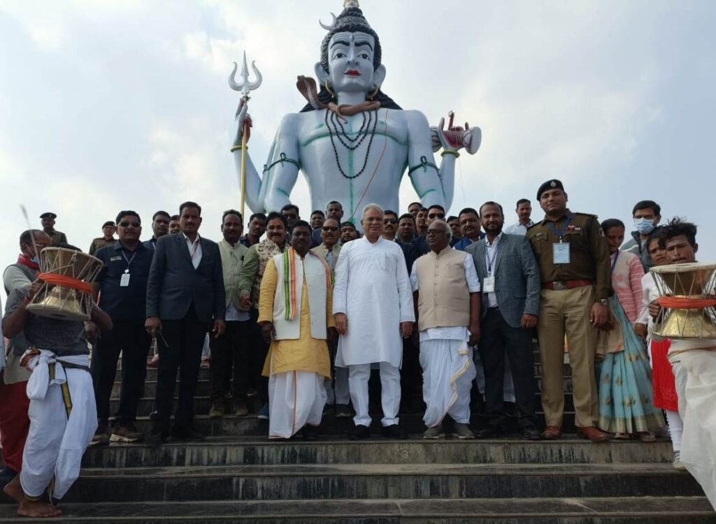 Raipur 14 January 2023 : मुख्यमंत्री ने तपेश्वर महादेव मंदिर में पूजा अर्चना कर प्रदेश की खुशहाली के लिए मांगा आशीर्वाद