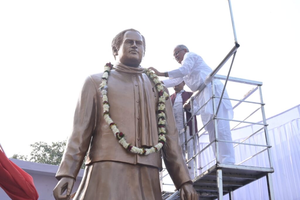 Bharat Ratna Rajiv Gandhi : मुख्यमंत्री भूपेश बघेल ने पूर्व प्रधानमंत्री भारत रत्न स्व.राजीव गांधी की आदमकद प्रतिमा का किया अनावरण