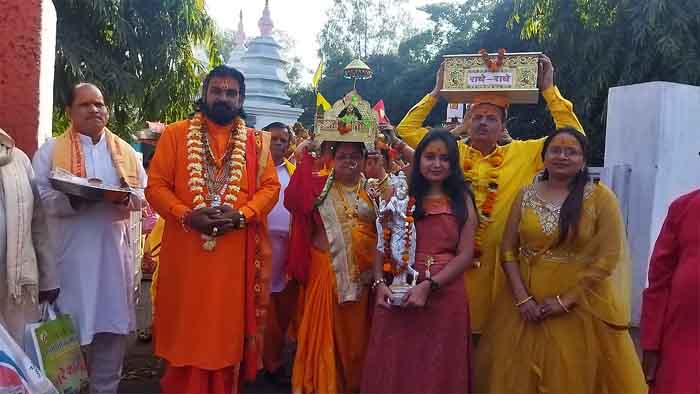 Shrimad Bhagwat Katha : भव्य कलश शोभायात्रा के साथ दीपका में शुभारंभ हुआ श्रीमद्भागवत कथा