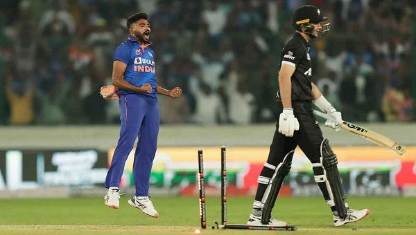 (Raipur Breaking Today) शहीद वीरनारायण सिंह स्टेडियम रायपुर में लहराया तिरंगा : भारत ने न्यूजीलैंड को आठ विकेट से रौंदा