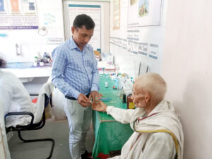 भरतपुर में लगाया गया वृद्धजनों हेतु निःशुल्क जाँच स्वास्थ्य शिविर
